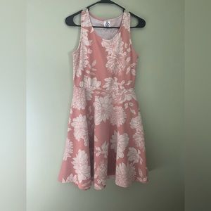Scoop neck spring/summer dress with pockets